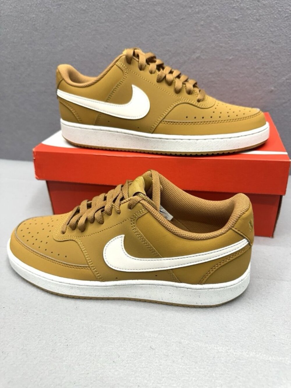 Nike Court Vision Low V2 Nubuck HV8139-700 Tan/White Men's Size 9 Wheat/Sail